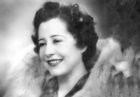 Portrait of the actress Yvonne Arnaud